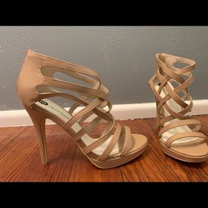 Michael Antonio Beige sandal size 9